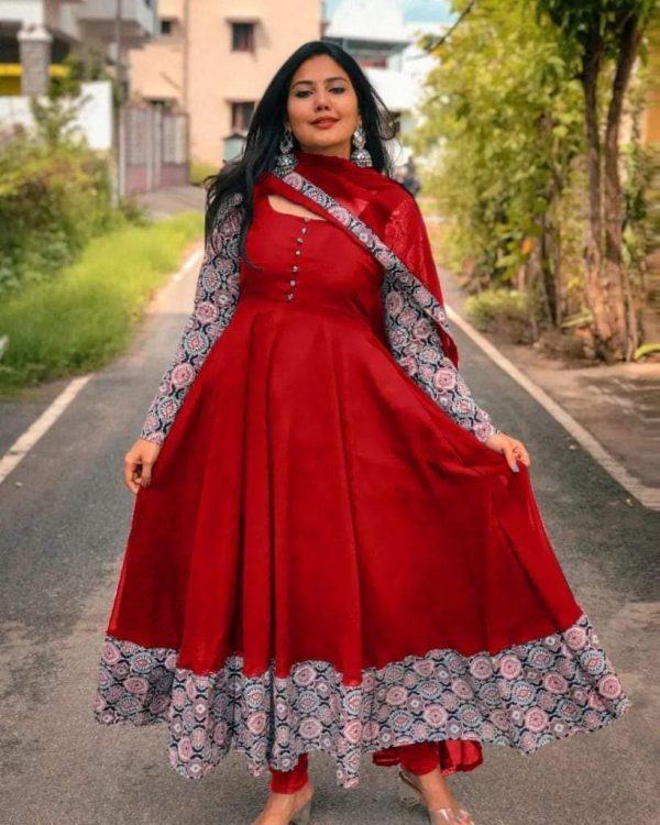 Naira cut three piece