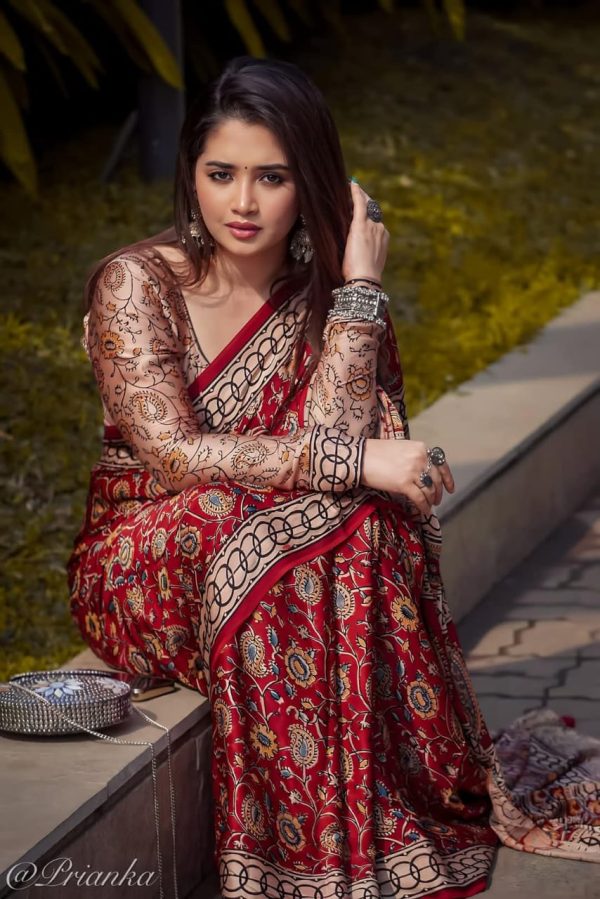 oft Silk Saree with Blouse Piece - Image 4