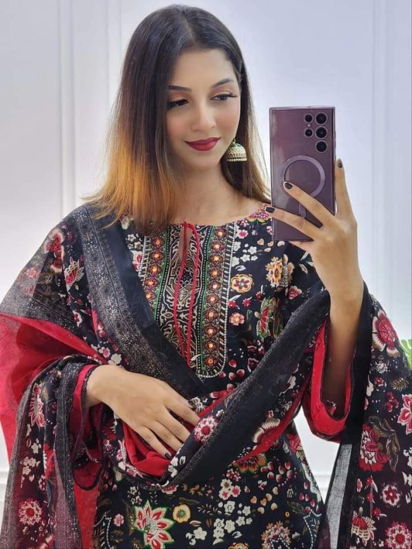 আন স্টিচড থ্রি পিস - Image 3