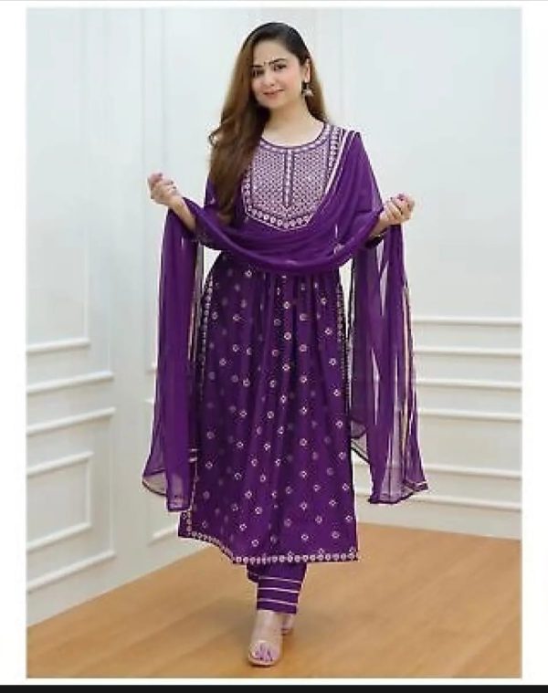 নায়রা কাট থ্রি-পিস