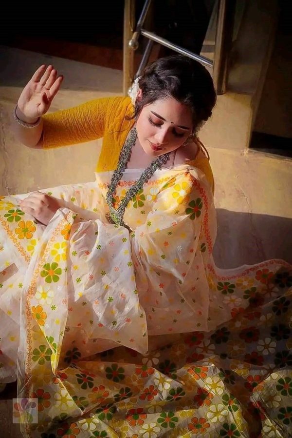 ভাইরাল হাই কোয়ালিটি হাফ সিল্ক শাড়ি - Image 3