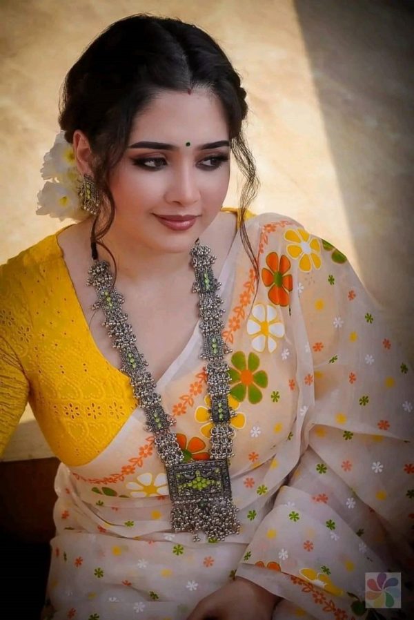 ভাইরাল হাই কোয়ালিটি হাফ সিল্ক শাড়ি