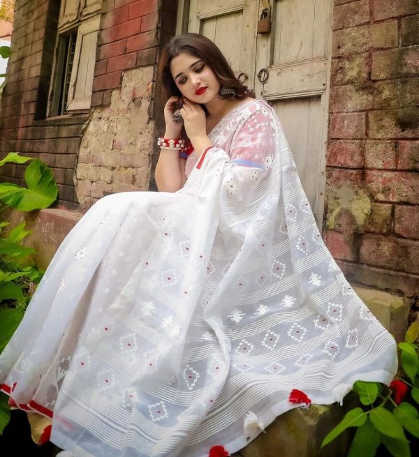 ভাইরাল হাই কোয়ালিটি হাফসিল্ক শাড়ি - Image 2