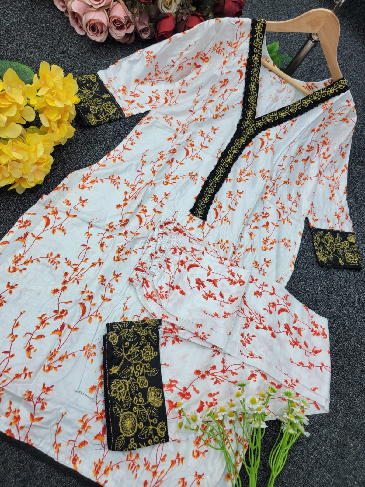 সম্পূর্ণ সেলাই করা পাকিস্তানি ডিজাইনের টু পিস কালেকশন (জামা+প্যান্ট)