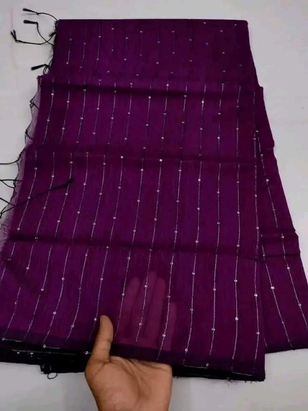 স্টাইলিশ চুমকি শাড়ি