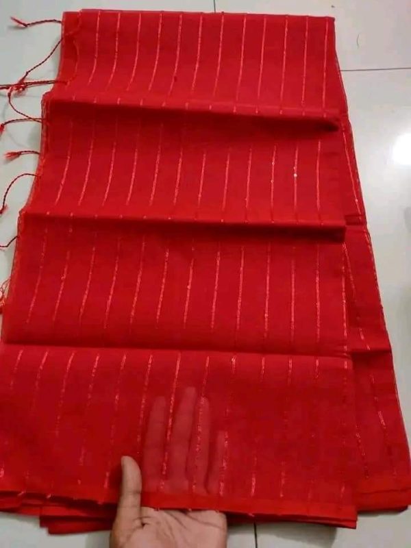 স্টাইলিশ চুমকি শাড়ি