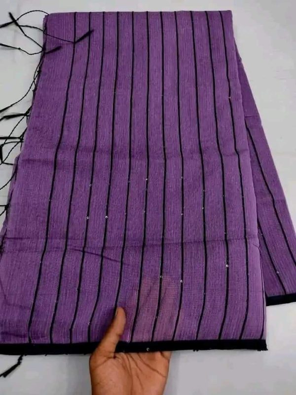 স্টাইলিশ চুমকি শাড়ি