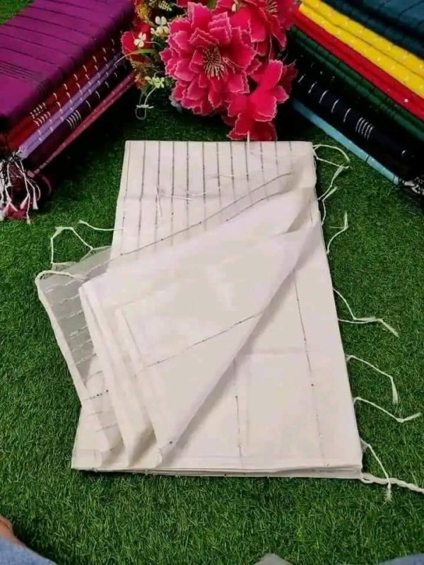 স্টাইলিশ চুমকি শাড়ি