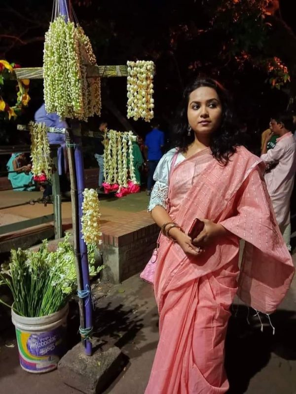 স্টাইলিশ চুমকি শাড়ি