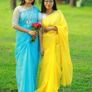স্টাইলিশ চুমকি শাড়ি