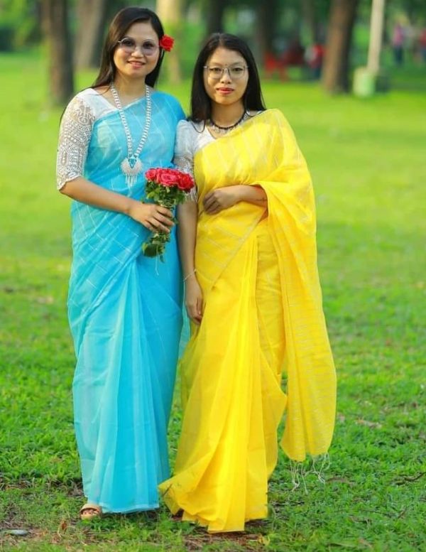 স্টাইলিশ চুমকি শাড়ি