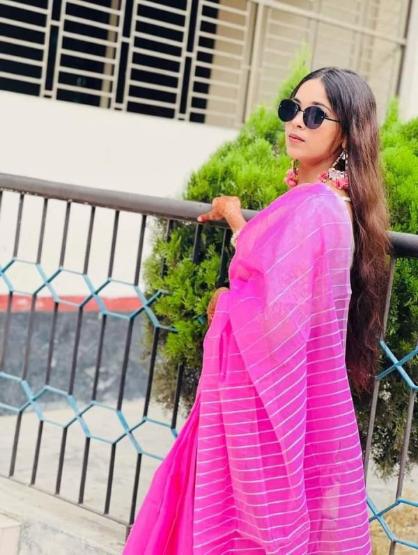 স্টাইলিশ চুমকি শাড়ি
