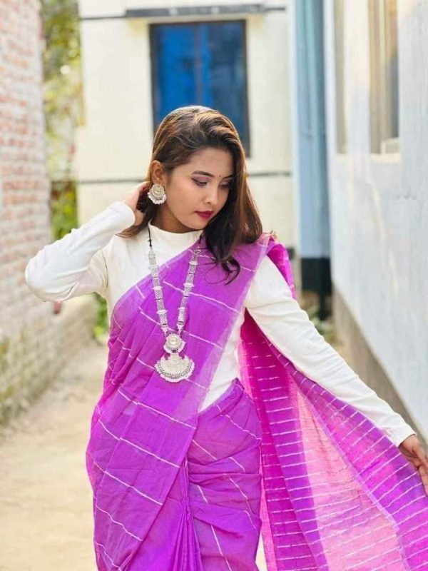 স্টাইলিশ চুমকি শাড়ি