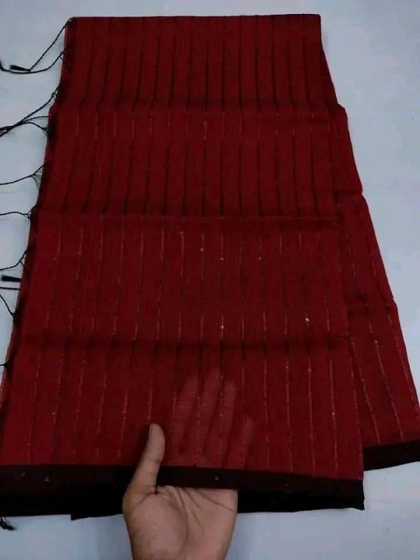 স্টাইলিশ চুমকি শাড়ি