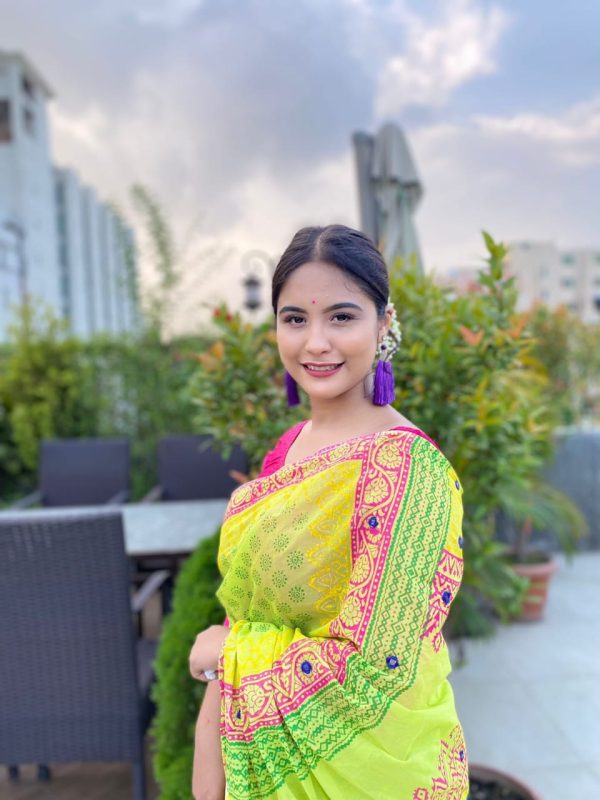 হাফ সিল্ক শাড়ি