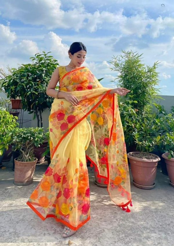 হাফ সিল্ক হ্যান্ড প্রিন্ট শাড়ি
