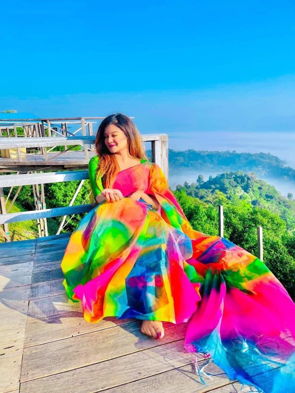 হাফ সিল্ক হ্যান্ড প্রিন্ট শাড়ি