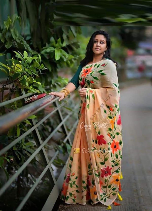 হাফ সিল্ক হ্যান্ড প্রিন্ট শাড়ি