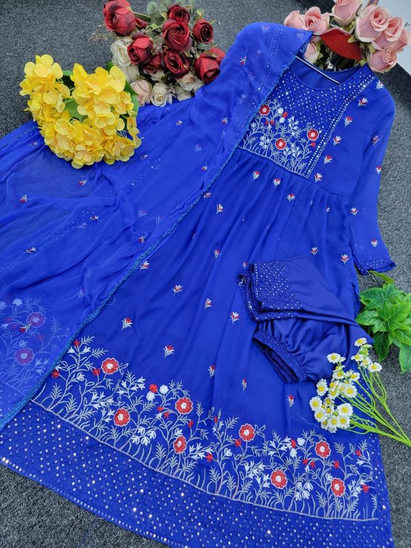 হিট রেডিমেট সেলাই করা ভাইরাল নায়রা কার্ট থ্রি পিস গাউন কালেকশন