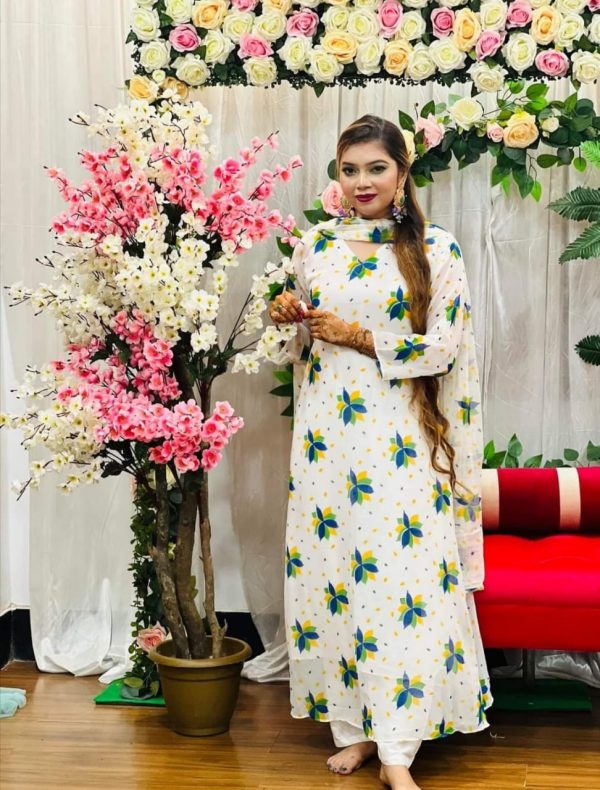 ❤️মিলন বুটিক্স গাউন ❤️
