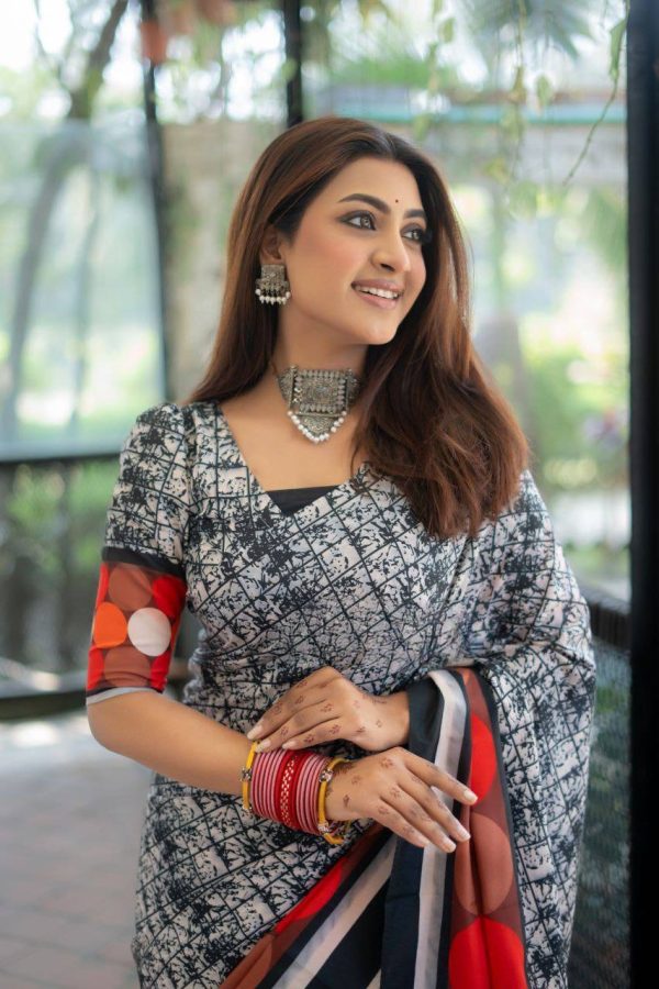 ইস্পাইন সিল্ক ডিজিটাল প্রিন্ট শাড়ি - Image 4