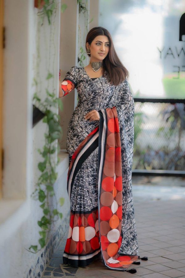 ইস্পাইন সিল্ক ডিজিটাল প্রিন্ট শাড়ি