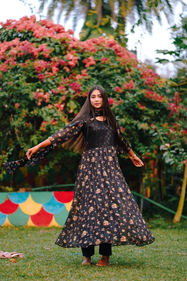 গাউন থ্রি-পিস