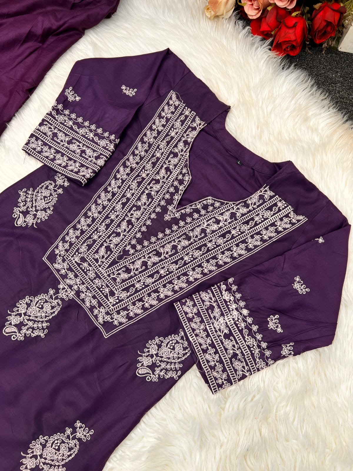 সম্পূর্ণ লেটেস্ট V গলা ডিজাইনের সম্পূর্ণ রেডি করা টু পিস - Image 4